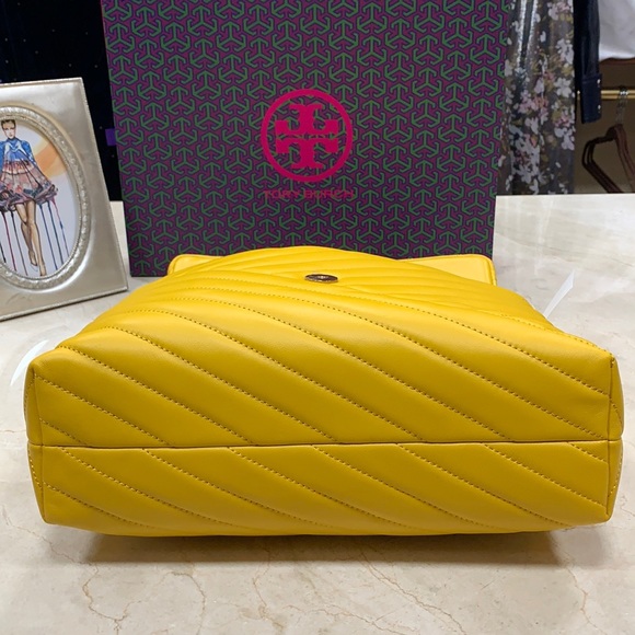 TORY BURCH KIRA CHEVRON CONVERTIBLE SHOULDER BAG - Picture 10 of 16